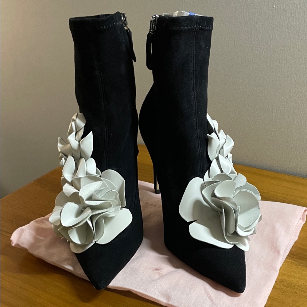 NEW Sophia Webster Black Heeled Boots with White Floral Appliqués - Picture 4 of 5